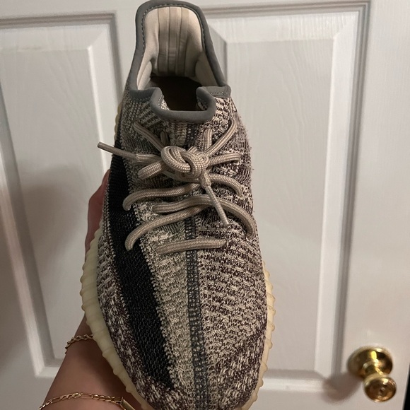 Yeezy Zion Size 7 - Picture 5 of 8